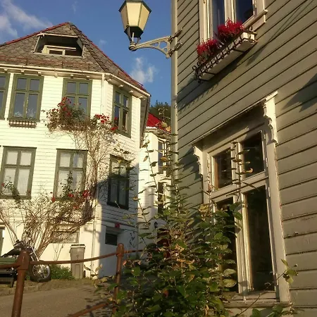 Villaer Center *